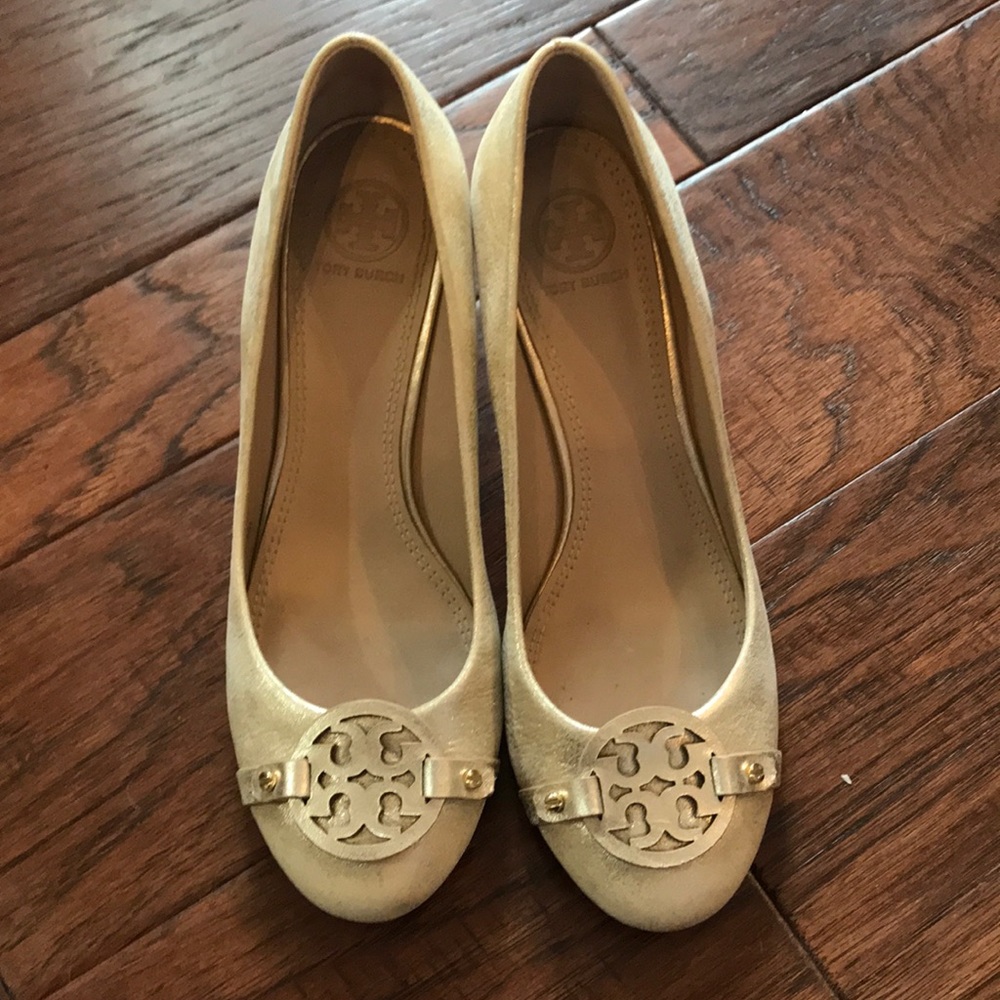 Tory Burch gold wedge size 8M